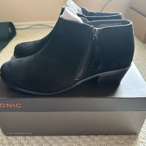 Vionic “Serena” ankle boot in black suede, women’s size 9